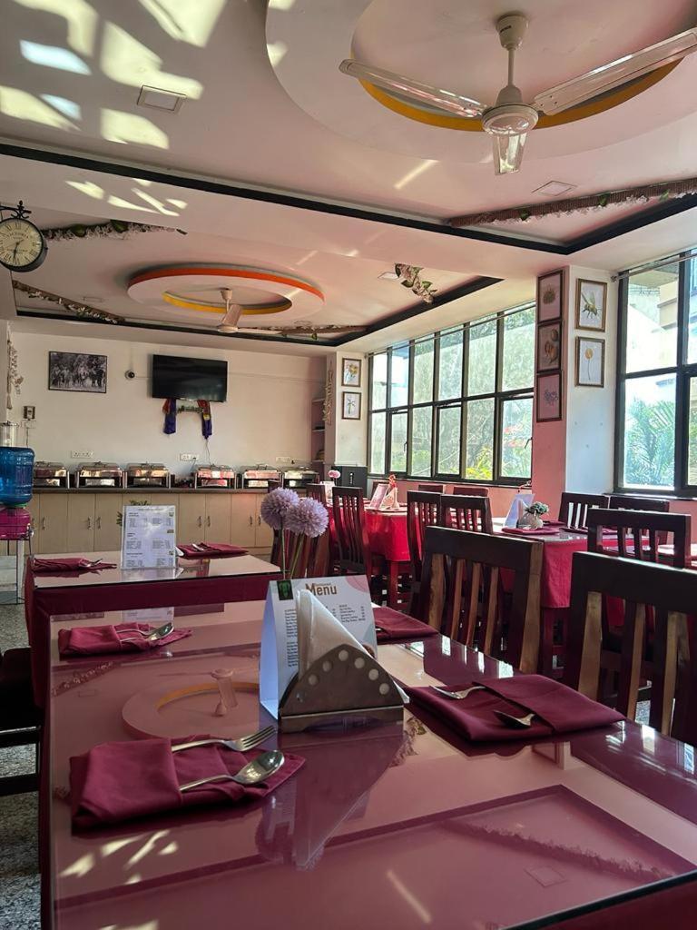 双子斯普林酒店 甘托克 外观 照片
